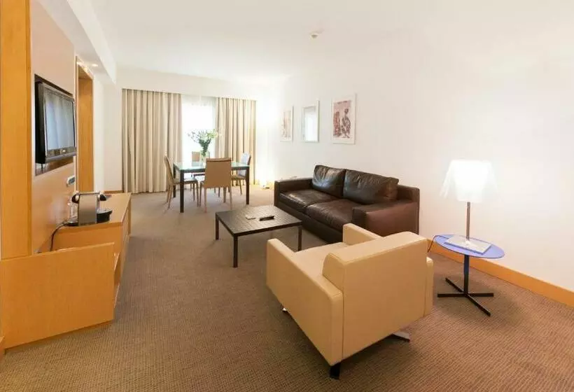 سوییت اجرایی, Novotel Tunis