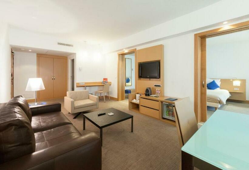 سوییت اجرایی, Novotel Tunis