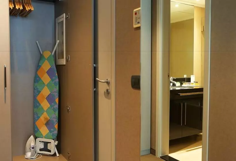 سوییت جونیور, Parktower Suites