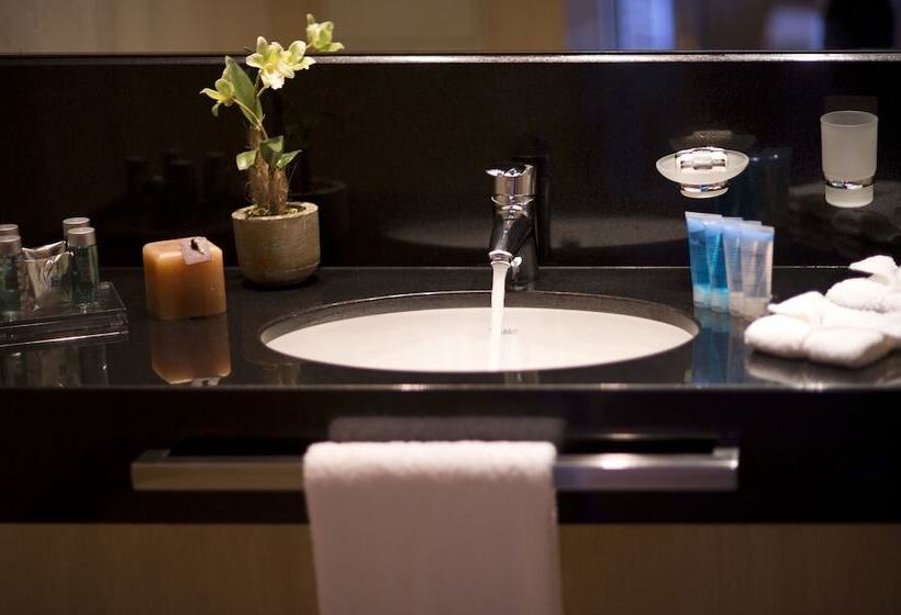 سوییت سوپریور, Parktower Suites