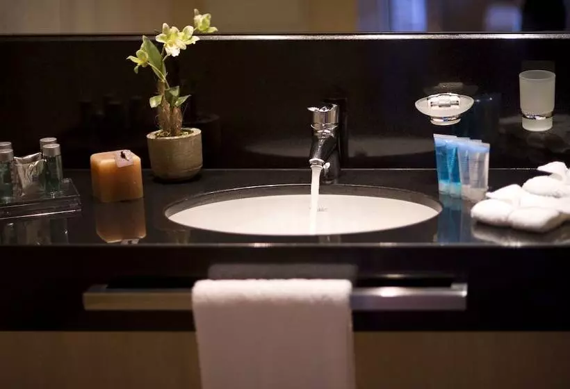 سوییت سوپریور, Parktower Suites