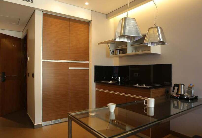 سوییت سوپریور, Parktower Suites