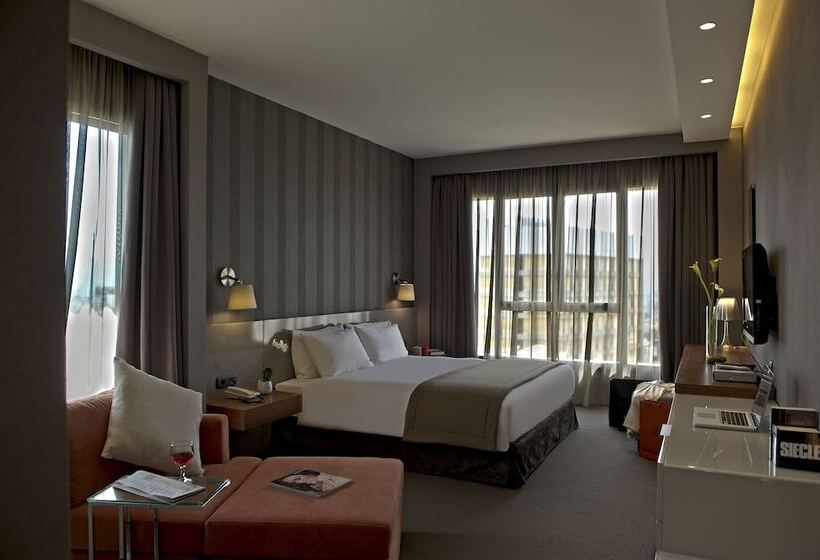 سوییت سوپریور, Parktower Suites