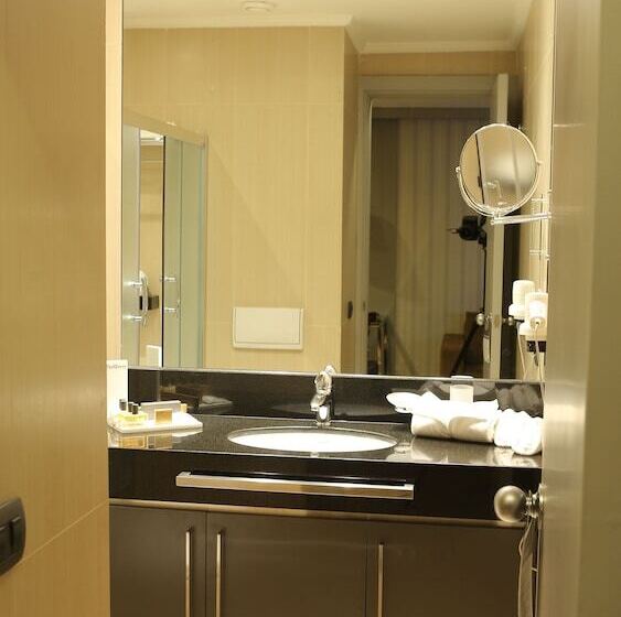 سوییت جونیور سوپریور, Parktower Suites