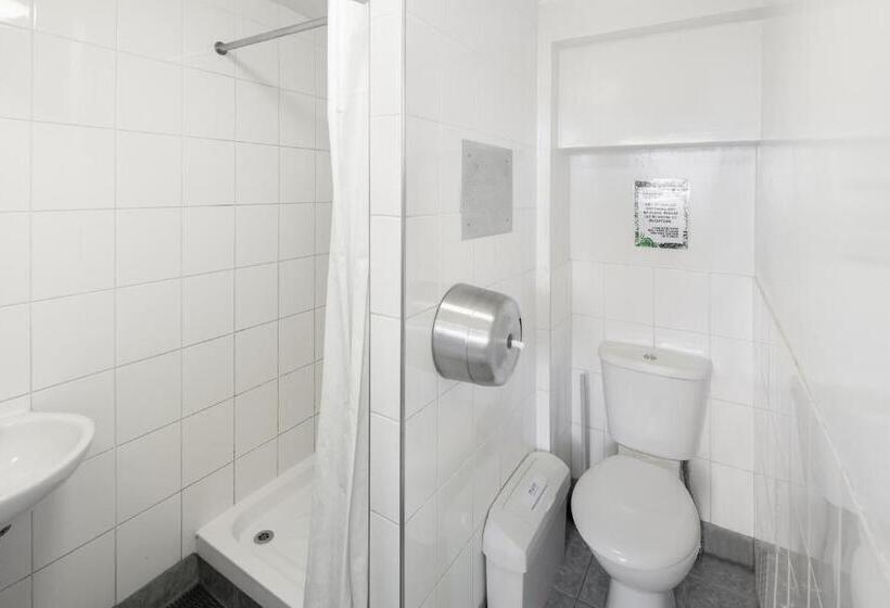 Standard Room, Astor Hyde Park Hostel