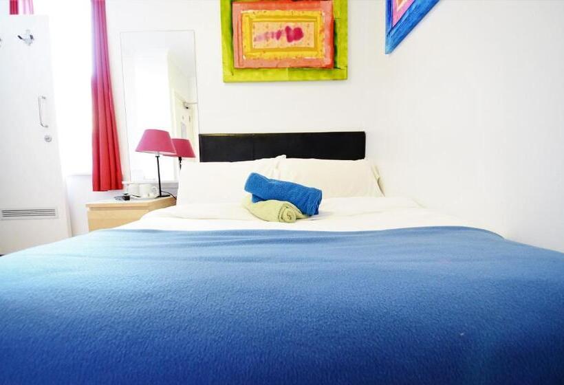 Standard Room, Astor Hyde Park Hostel