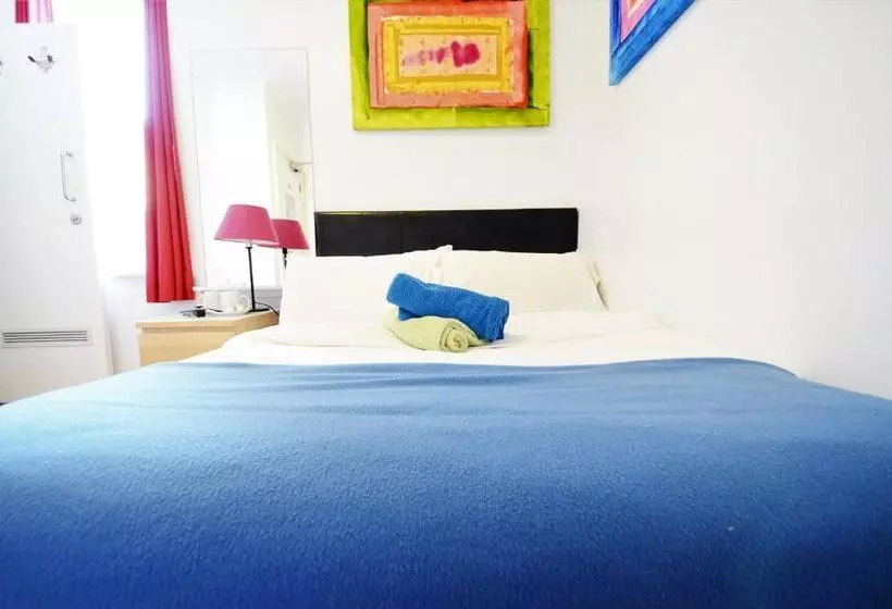 Standard Room, Astor Hyde Park Hostel