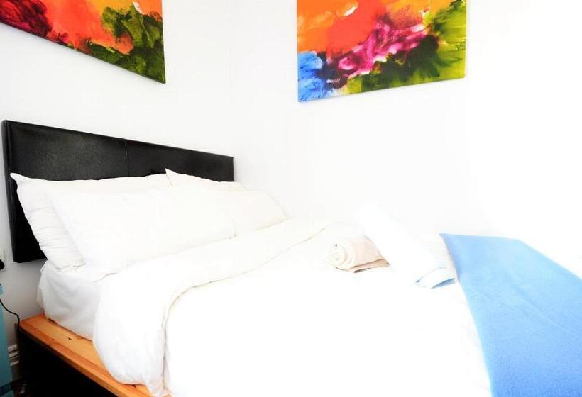 Standard Room, Astor Hyde Park Hostel