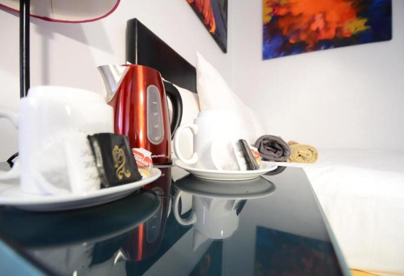Standard Room, Astor Hyde Park Hostel
