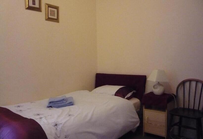 غرفة قياسية فردية, Lantern House