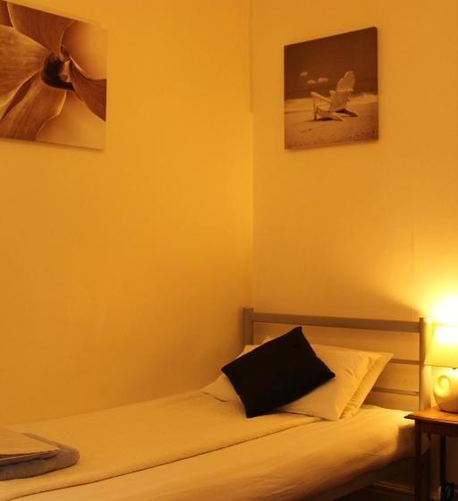 غرفة قياسية فردية, Lantern House