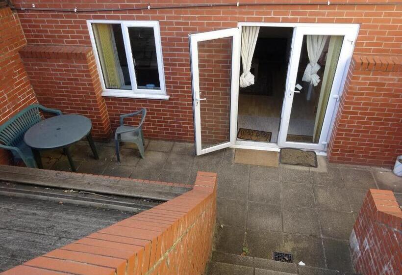 غرفة سوبيريور, Lantern House