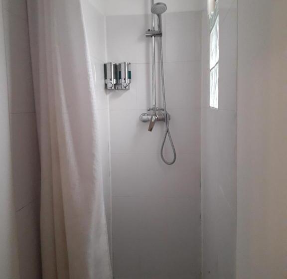 バスルーム共有のシングルスタンダード, Lantern House