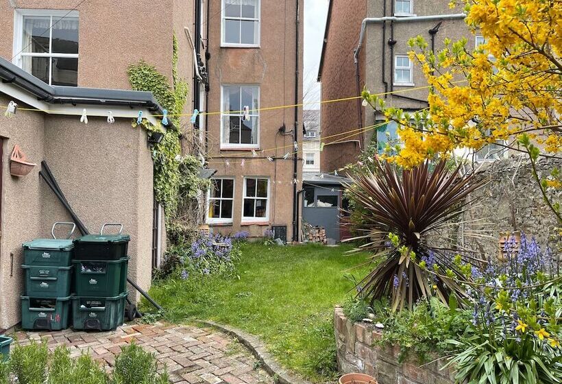 Номер Стандарт, Llandudno Hostel