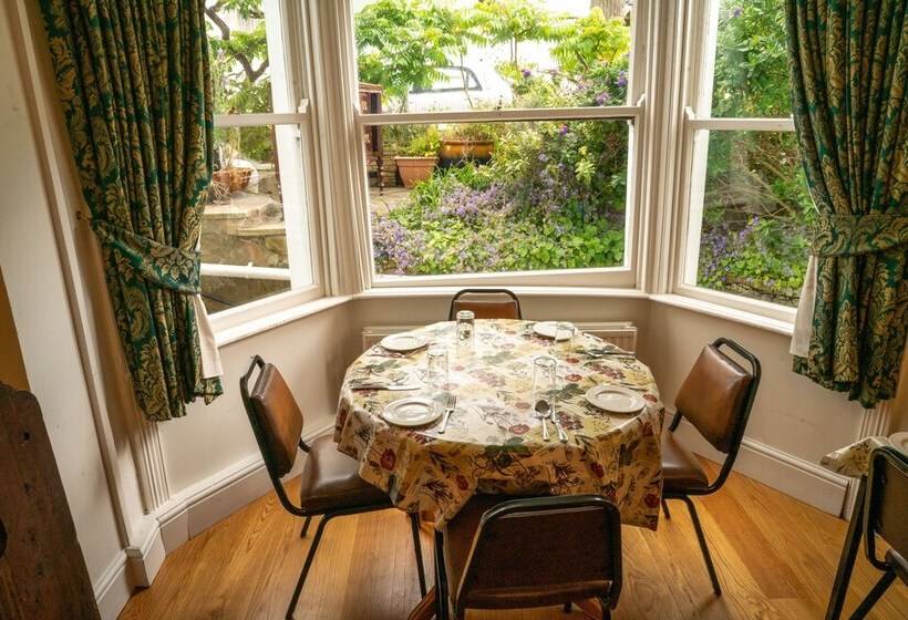 Номер Стандарт, Llandudno Hostel