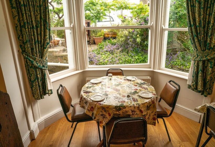 Кровать в Общей Комнате, Llandudno Hostel