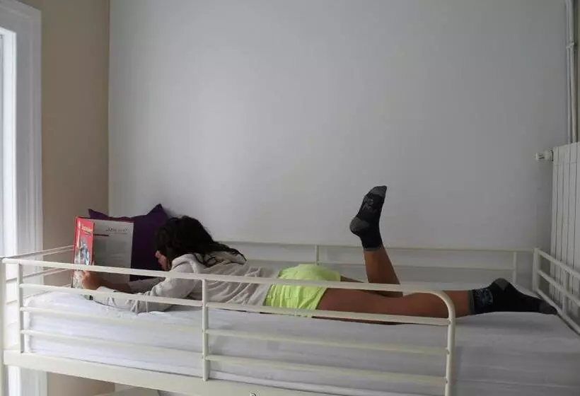 تختخواب در اتاق مشترک, Hostel Royalty Albergue