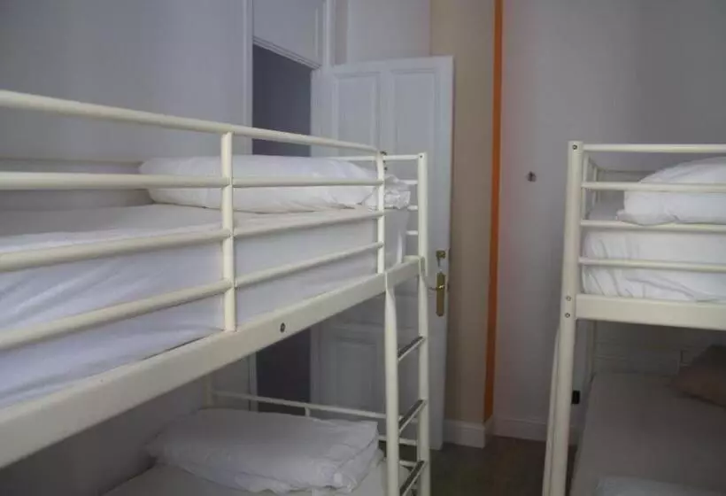 تختخواب در اتاق مشترک, Hostel Royalty Albergue