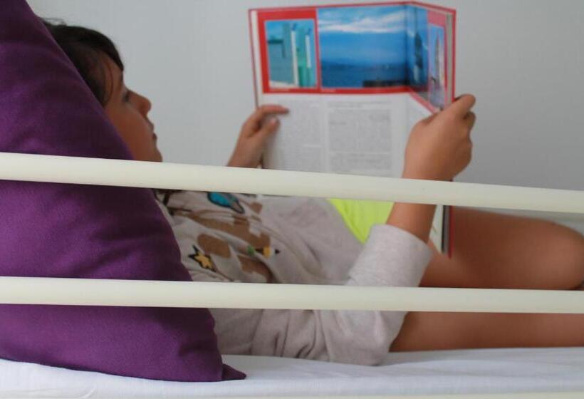 سرير فى غرفة مشتركه, Hostel Royalty Albergue