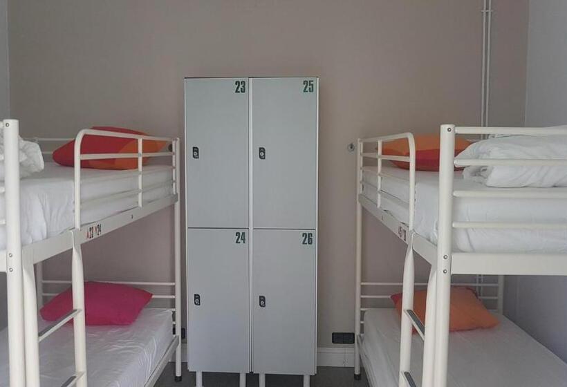 سرير فى غرفة مشتركه, Hostel Royalty Albergue