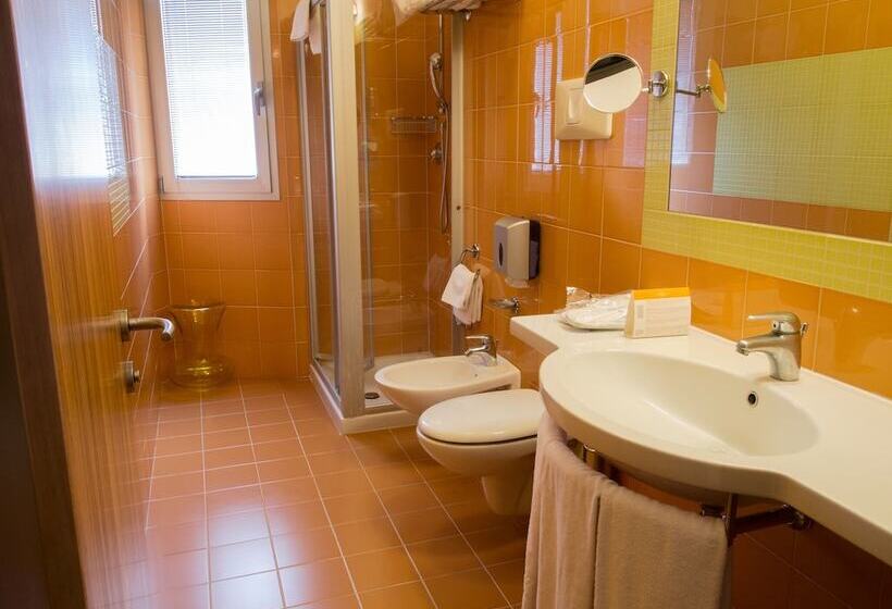 带海景的高档三人间, Bibione Palace