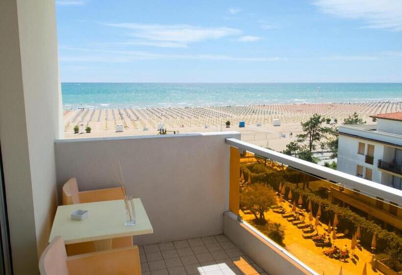 غرفة سوبيريور ثلاثية مطلّة علي البحر, Bibione Palace