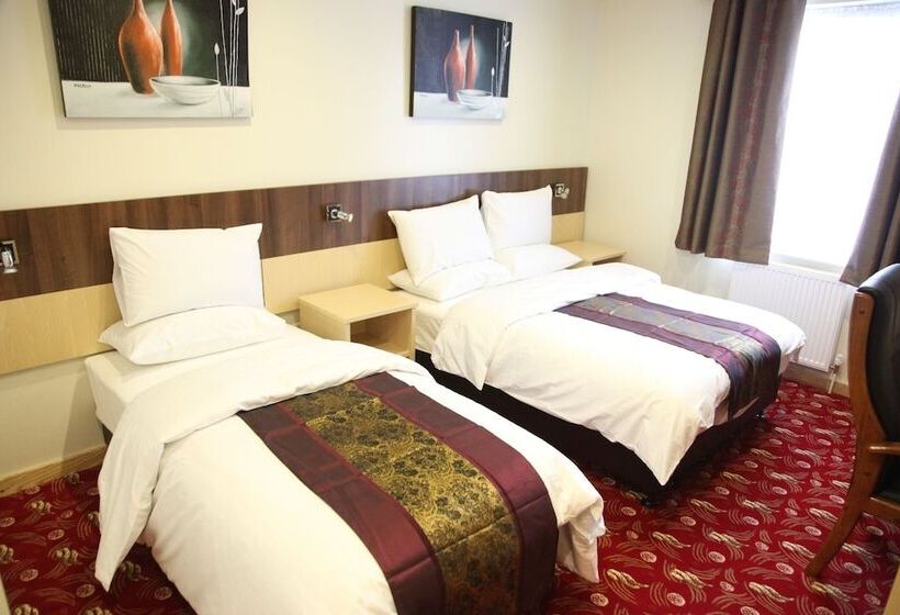 חדר משפחתי, The Cambridge