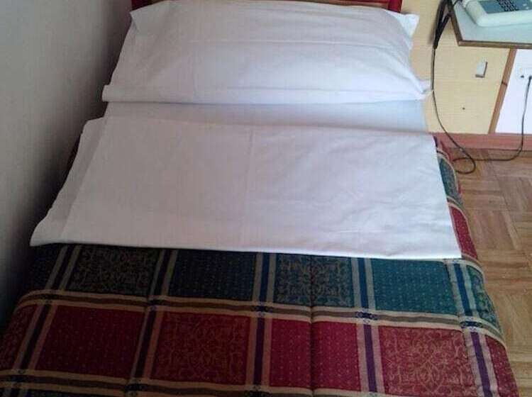 バスルーム共有のシングルスタンダード, Giovannina