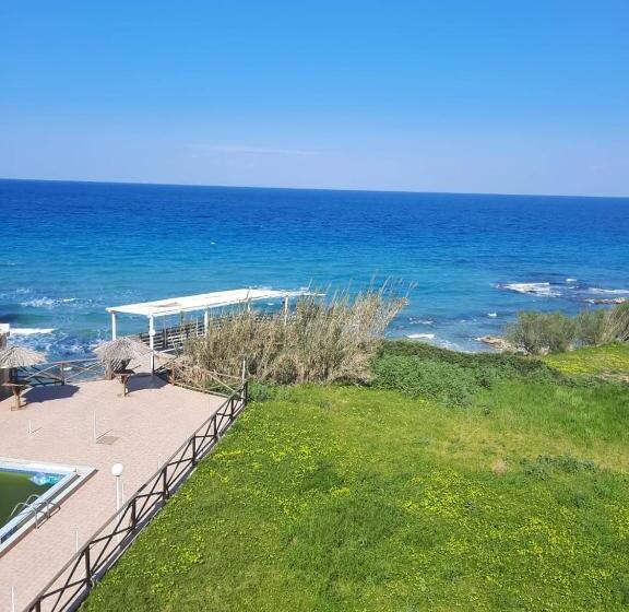 اتاق استاندارد سه نفره, Kozanos Studios 1