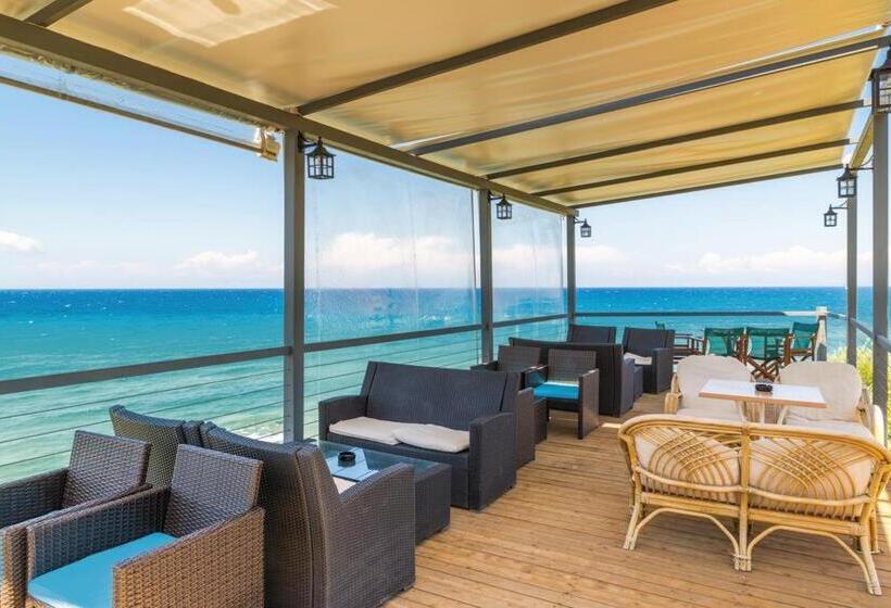 اتاق استاندارد سه نفره, Kozanos Studios 1