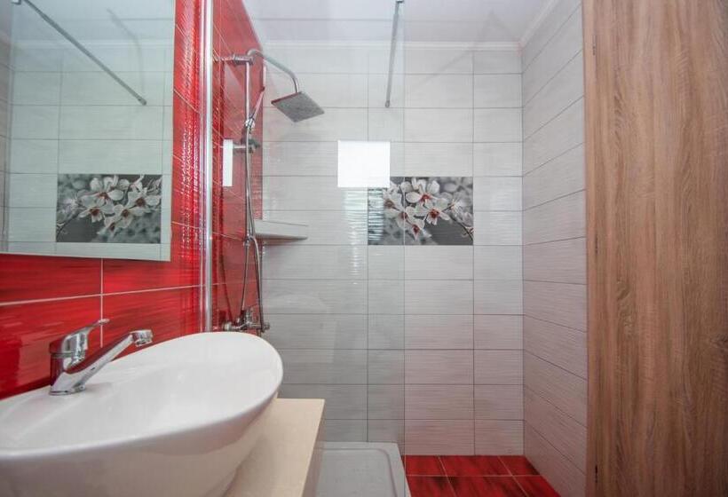 اتاق استاندارد سه نفره, Kozanos Studios 1