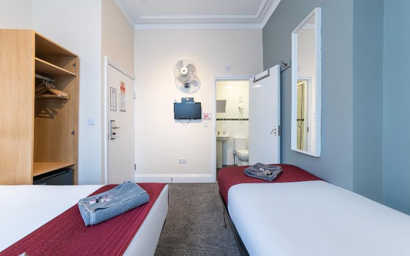 标准三人间, Saba