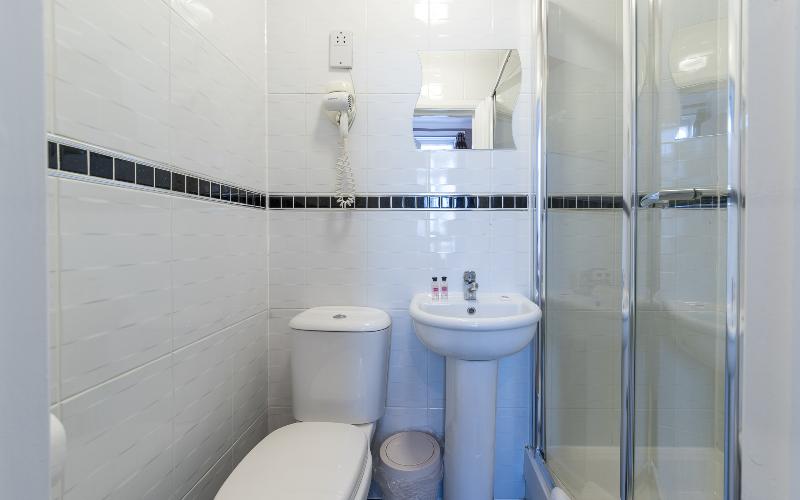 标准三人间, Saba