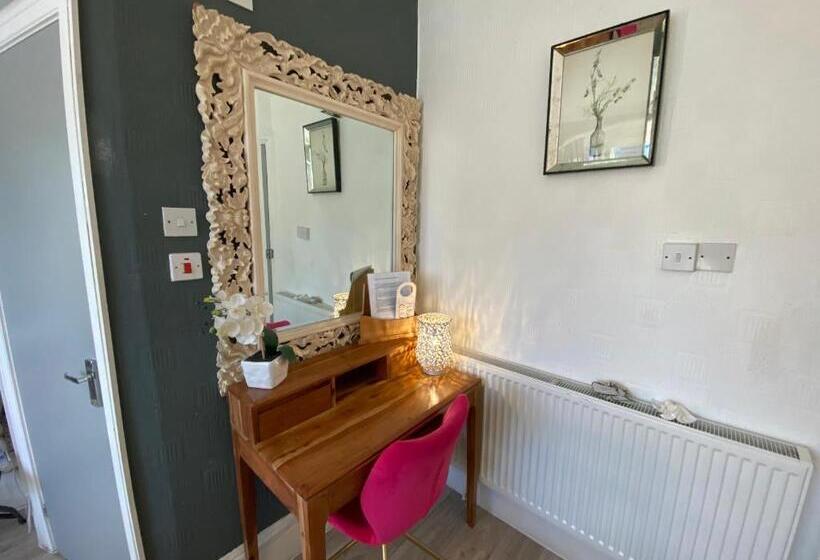 Deluxe Triple Room, The Mayfield Boutique Guest House