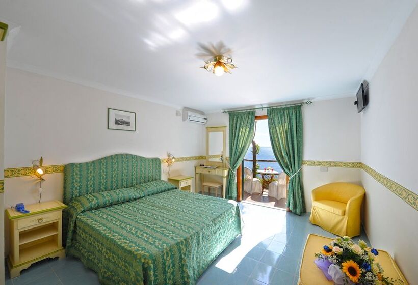 חדר אקונומי, Torre Saracena