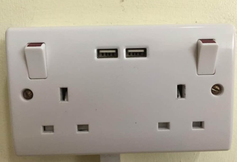 공동 객실, Onefam Waterloo 18 36 Years Old