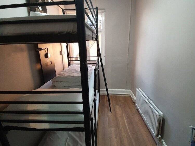 共用房间的床, Onefam Waterloo 18 36 Years Old