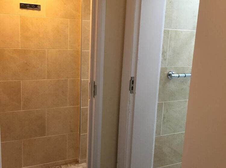 Кровать в Общей Комнате, Onefam Waterloo 18 36 Years Old