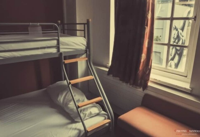 공동 객실, Rock N Bowl