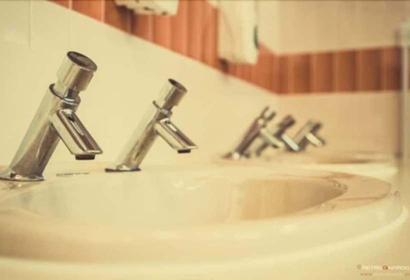 공동 객실, Rock N Bowl