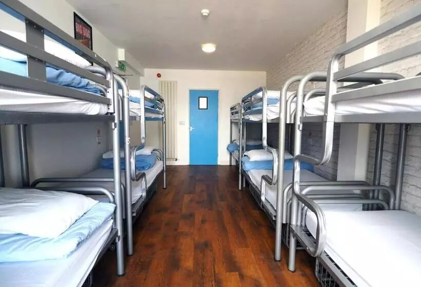 Bed in Shared Room with Shared Bathroom, St Christopher S Inn Newquay