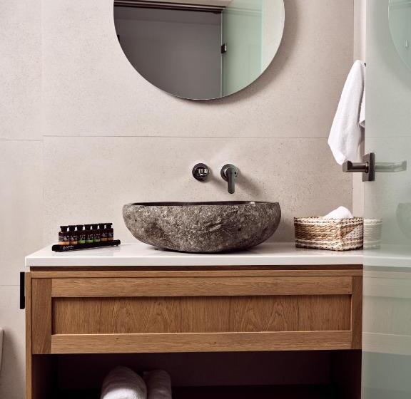 سوییت جونیور با چشم‌انداز دریا, Windmill Bay