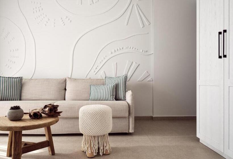 سوییت سوپریور با چشم‌انداز دریا, Windmill Bay