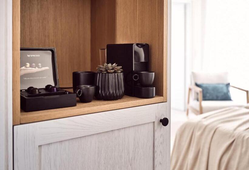 سوییت سوپریور با چشم‌انداز دریا, Windmill Bay