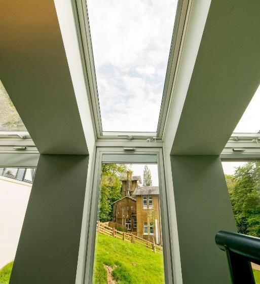 מיטה בחדר מעונות עם מקלחת משותפת, Yha Bath