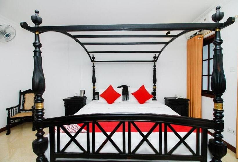 Номер Deluxe, Queensbury Malabe