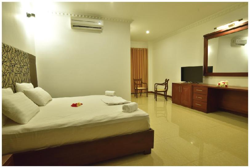 غرفة قياسية, Queensbury Malabe