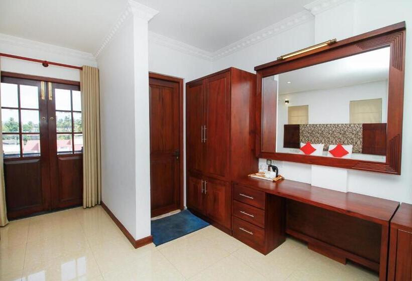 Номер Стандарт, Queensbury Malabe