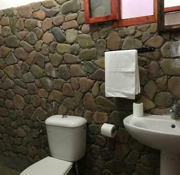 غرفة قياسية ثلاثية, Riad Hiba