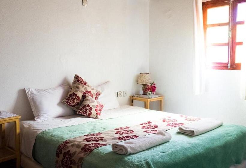 غرفة قياسية ثلاثية, Riad Hiba